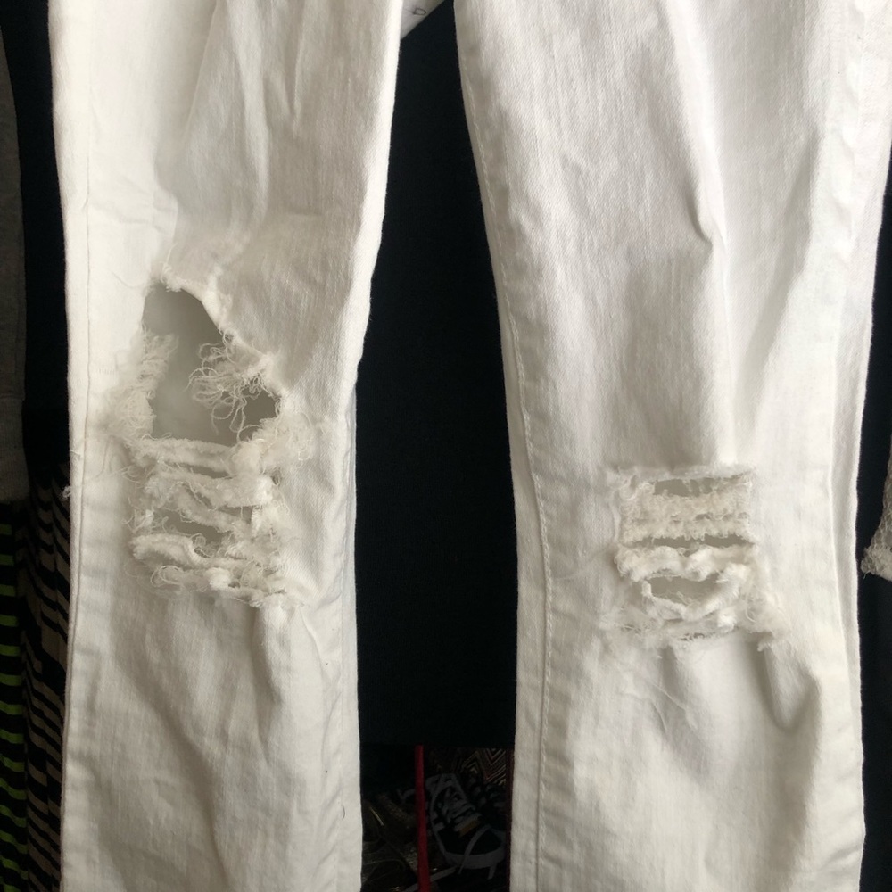 Cropped Ripped White Jeans! - Picture 4 of 7